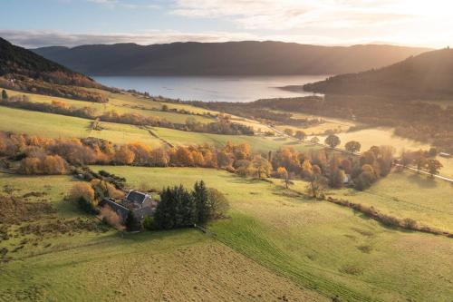 Dog friendly hilltop retreat with stunning views gîte à louer River Enrick
