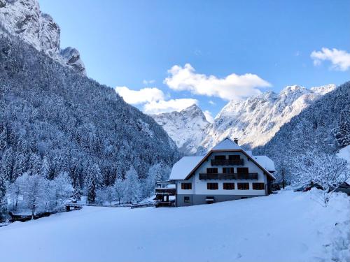 Turistična kmetija Vršnik - Govc, Mhe, Marjana Vršnik s.p.