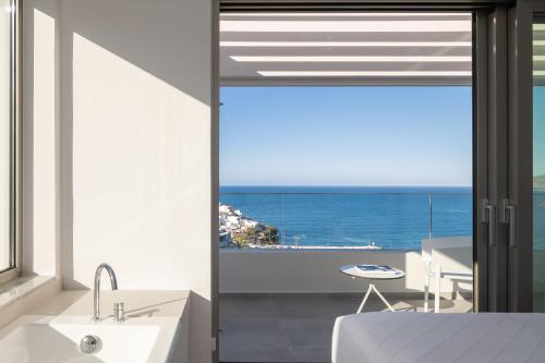 Ode Iconic Residence, forever in blue!