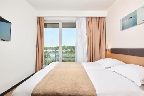 Premium Room with Balcony and Sofa Bed - Sea View