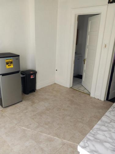 Home away from Home 2br penthouse suite with Netflix