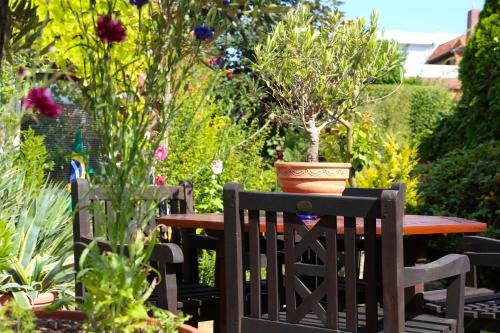 Atlantic Hotel Garni - image 14