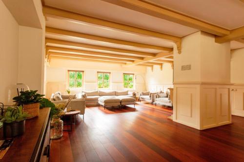  13P 5B Beautiful villa with Pool and Jacuzzi in Heerhugowaard