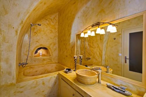 Lava Suites & Lounge Hotel