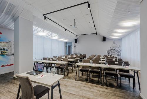 Red Stars Hotel - image 29