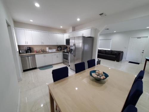 Miami-Airport Oasis VIP House in Miami, USA