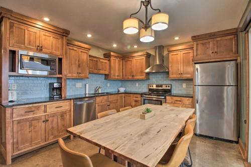 Pelican Lake Retreat with Fire Pit, Dock and Grill! in Breezy Point, USA