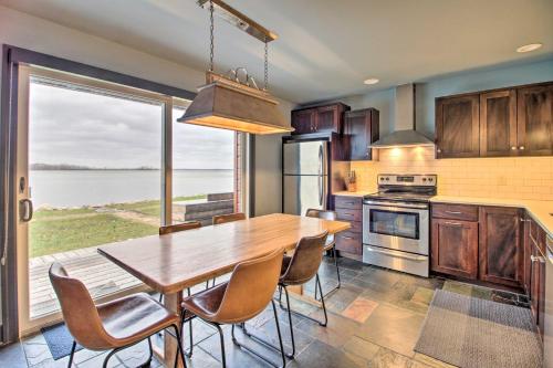 Breezy Point Escape w/ Views, Dock & Fire Pit! in Breezy Point (MN)