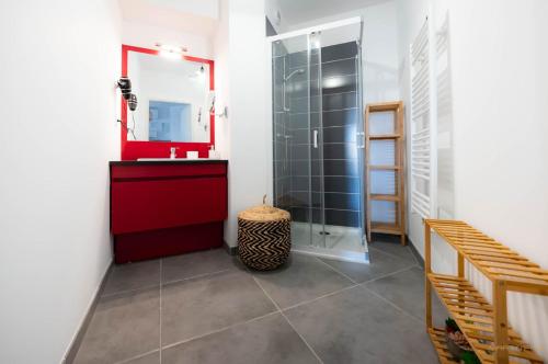 Bathroom, T2 – *Pratique et Business* - La Conciergerie Martinkey’s* in Parc Marianne
