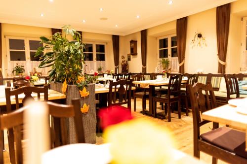 恩格爾酒店 (Gasthof Engel) in 考夫博伊倫