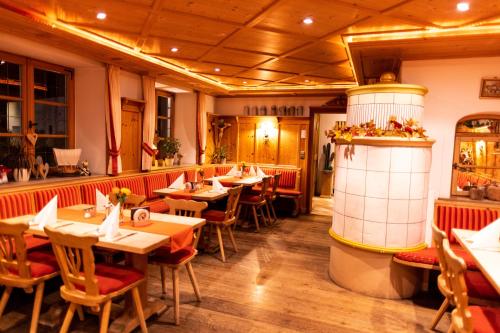 恩格爾酒店 (Gasthof Engel) in 考夫博伊倫