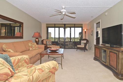 Gulf and Bay Club 204C Beach Front Spa 3 Pools Sleeps 6 2 Bedroom Gym - image 11