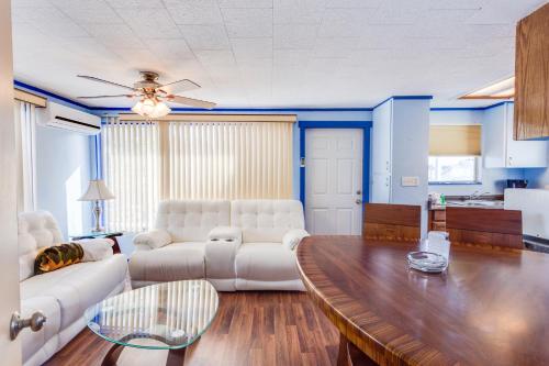Snowbird Landing Sleeps 2 1 Bedroom Pet Friendly - image 4