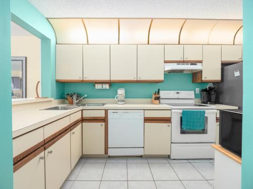 Sea Place 12215 2 Bedrooms Sleeps 6 Ocean View Pool WiFi - image 13