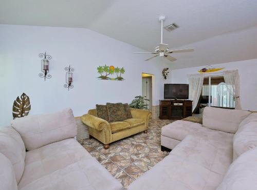 Palm Paradise 3 Bedrooms Sleeps 8 Canal View Private Pool Boat Dock - image 3