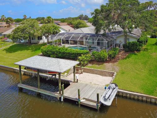 Palm Paradise 3 Bedrooms Sleeps 8 Canal View Private Pool Boat Dock - image 5