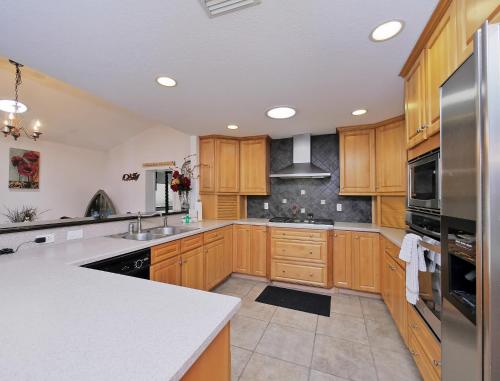 Palm Paradise 3 Bedrooms Sleeps 8 Canal View Private Pool Boat Dock - image 13
