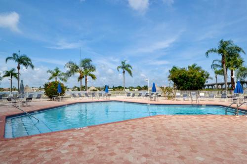 Bahia Vista 13-150 2 Bedroom Sleeps 4 Heated Pool Spa Near Beach Ground Floor - image 2