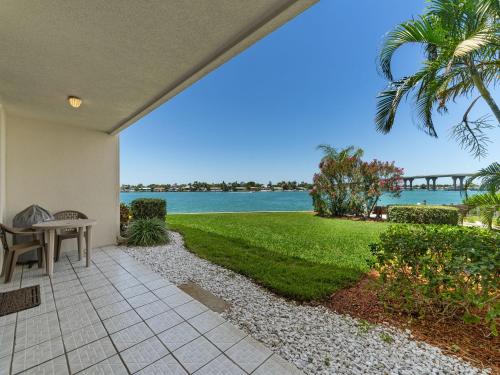 Bahia Vista 13-150 2 Bedroom Sleeps 4 Heated Pool Spa Near Beach Ground Floor - main image