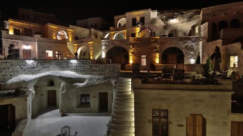 Phocas Cave Suites - image 11