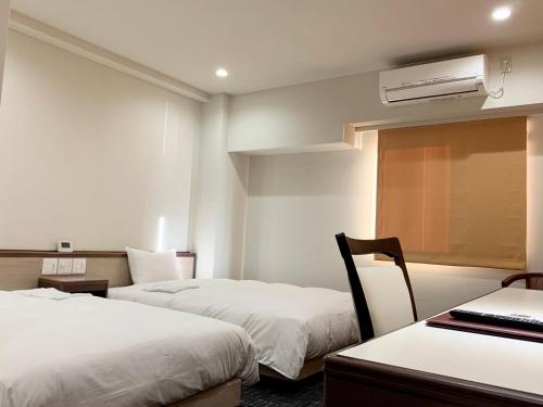 2 twin beds