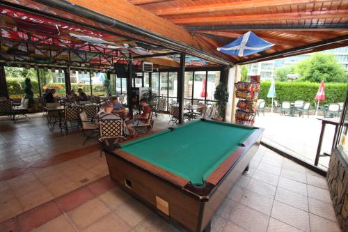 Friends Family Hotel – Sunny Beach, WY