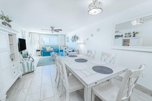 Regency Towers 803 3 Bedrooms Beachfront Pool Beach Chairs Sleeps 10 - image 12