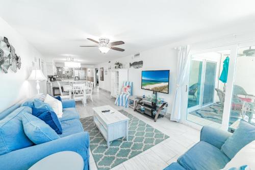 Regency Towers 803 3 Bedrooms Beachfront Pool Beach Chairs Sleeps 10 - image 7