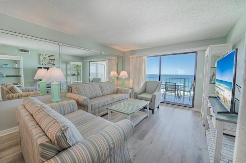Regency Towers 710 2 Bedrooms Sleeps 8 Beachfront Wi-Fi Pool Complimentary Beach Chairs and Umbrella - image 2
