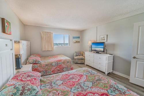 Regency Towers 710 2 Bedrooms Sleeps 8 Beachfront Wi-Fi Pool Complimentary Beach Chairs and Umbrella - image 12