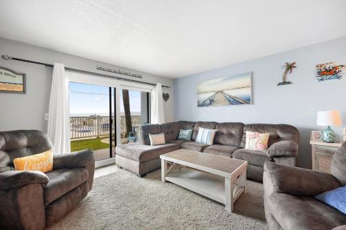 Starboard Light 7 2 Bedrooms Pool Access WiFi Sleeps 6 - main image