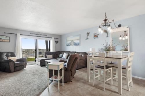 Starboard Light 7 2 Bedrooms Pool Access WiFi Sleeps 6 - image 7