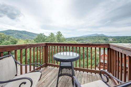 Bear Hyde 3 Bedrooms Sleeps 10 Walk to Resort Pool Fitness Game Room - image 3