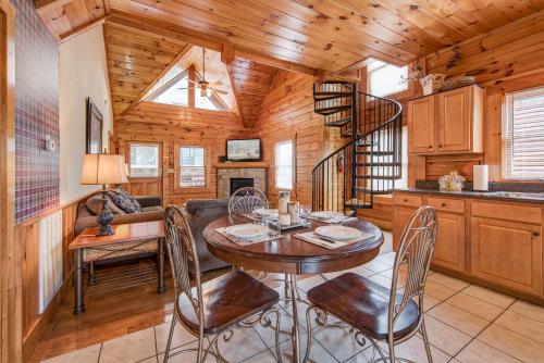 Bear Hyde 3 Bedrooms Sleeps 10 Walk to Resort Pool Fitness Game Room - image 7