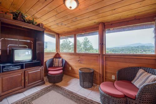 Bear Hyde 3 Bedrooms Sleeps 10 Walk to Resort Pool Fitness Game Room - image 14