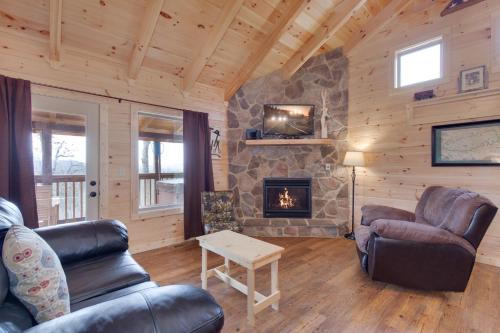 Always 1 Bedroom Hot Tub Jetted Tub Fireplace WiFi Sleeps 2 - image 11