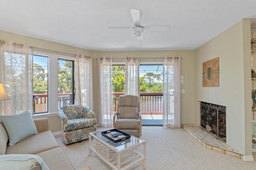 St Thomas Square 210 2 Bedrooms Pool Balcony Fire Pit Sleeps 6 Bring Your Boat or Jet Skis! - image 3