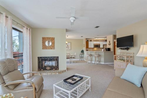 St Thomas Square 210 2 Bedrooms Pool Balcony Fire Pit Sleeps 6 Bring Your Boat or Jet Skis! - image 7