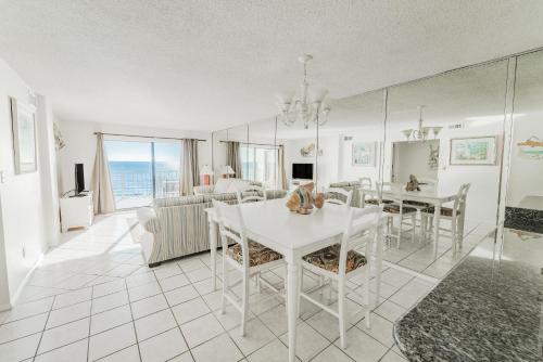 Regency Towers 719 2 Bedrooms Sleeps 8 Beachfront Wi-Fi Pool Complimentary Beach Chairs and Umbrella - image 7