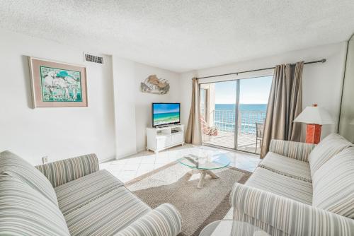 Regency Towers 719 2 Bedrooms Sleeps 8 Beachfront Wi-Fi Pool Complimentary Beach Chairs and Umbrella - image 6