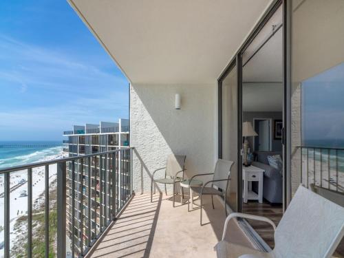 Edgewater Tower 3 1203 4 Bedrooms Beach Front Pool Gym Sleeps 12 - image 12