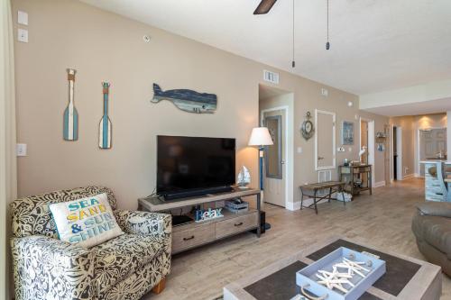 Aqua 607 2 Bedrooms Wi-Fi Beachfront Beach Chairs Sleeps 7 - image 11