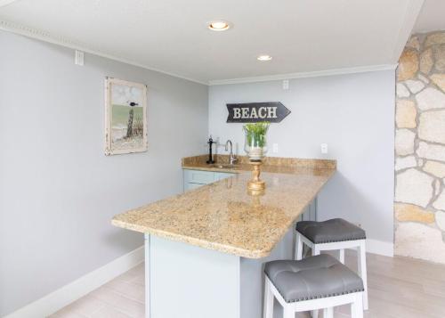Windswept Sands 4 Bedroom Ocean front Pool Sleeps 10 - image 11