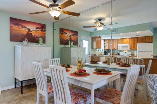 Gulf Highlands 109 2 Bedrooms Heated Pool Access WiFi Sleeps 6 - image 8