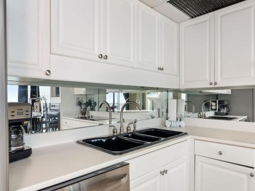 Edgewater Tower 3 1114 3 Bedrooms Beach Front Pool Gym Sleeps 8 - image 12