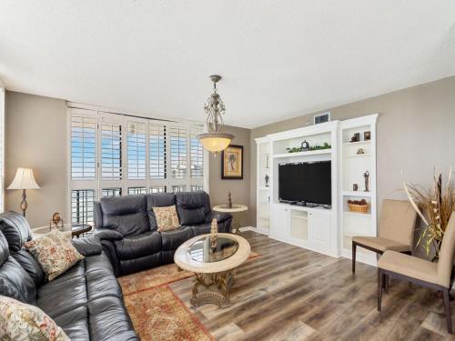 Edgewater Tower 3 1114 3 Bedrooms Beach Front Pool Gym Sleeps 8 - image 11