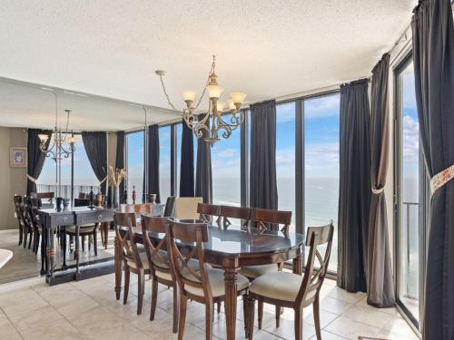 Edgewater Tower 3 1114 3 Bedrooms Beach Front Pool Gym Sleeps 8 - image 14