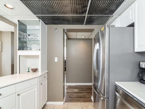 Edgewater Tower 3 1114 3 Bedrooms Beach Front Pool Gym Sleeps 8 - image 11