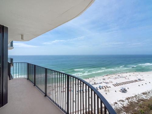 Edgewater Tower 3 1114 3 Bedrooms Beach Front Pool Gym Sleeps 8 - image 10