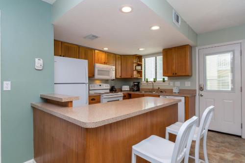 Gulf Highlands 109 2 Bedrooms Heated Pool Access WiFi Sleeps 6 - image 14
